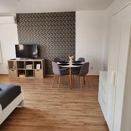 Lizo Deluxe Apartman Szekesfehervar Exterior photo