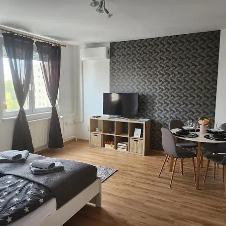 Lizo Deluxe Apartman Szekesfehervar Exterior photo